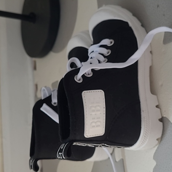 NWT Bebe Girls High Top Sneakers Black & White Size 12 - Picture 2 of 7